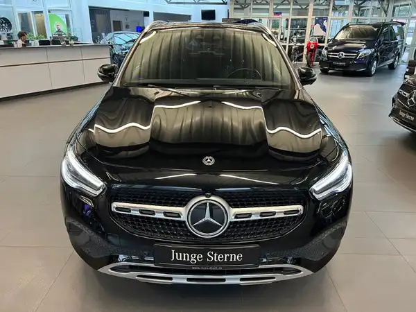 MERCEDES-BENZ GLA 220 d 4MATIC (3/27)