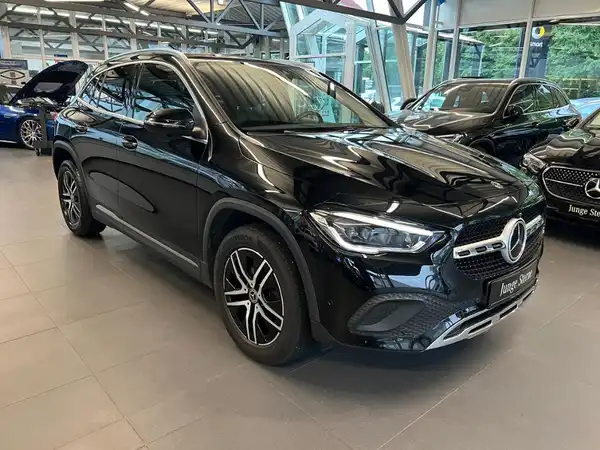 MERCEDES-BENZ GLA 220 d 4MATIC (4/27)