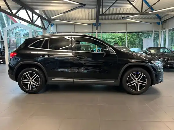 MERCEDES-BENZ GLA 220 d 4MATIC (5/27)