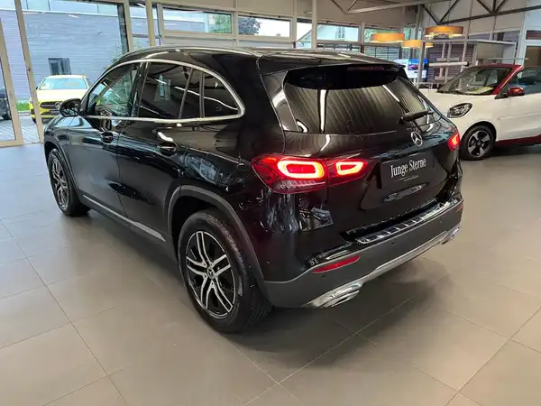 MERCEDES-BENZ GLA 220 d 4MATIC (8/27)