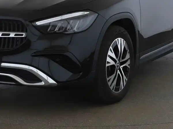 MERCEDES-BENZ GLA 200 d (4/11)