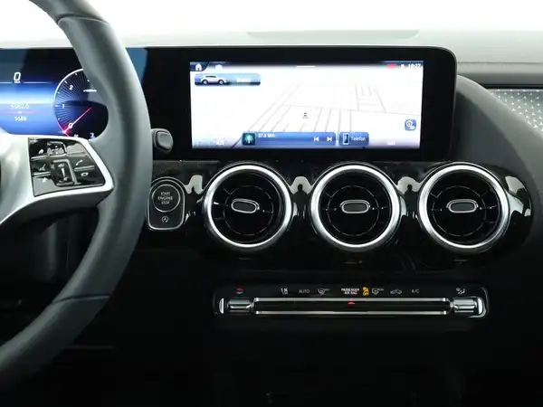 MERCEDES-BENZ GLA 200 d (8/11)