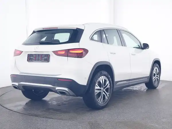 MERCEDES-BENZ GLA 200 (3/10)