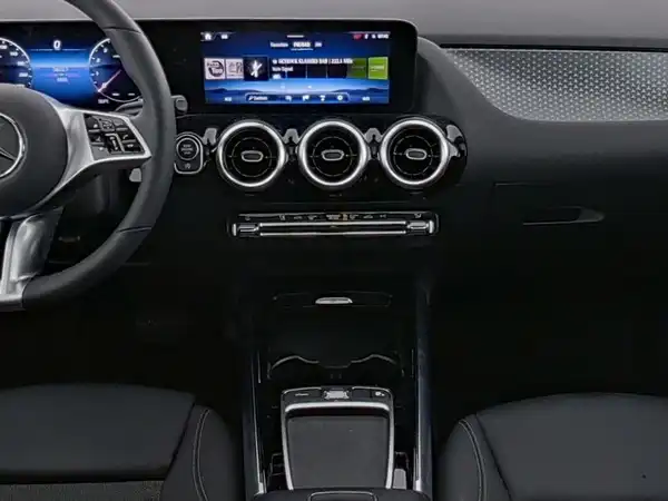 MERCEDES-BENZ GLA 200 (6/10)