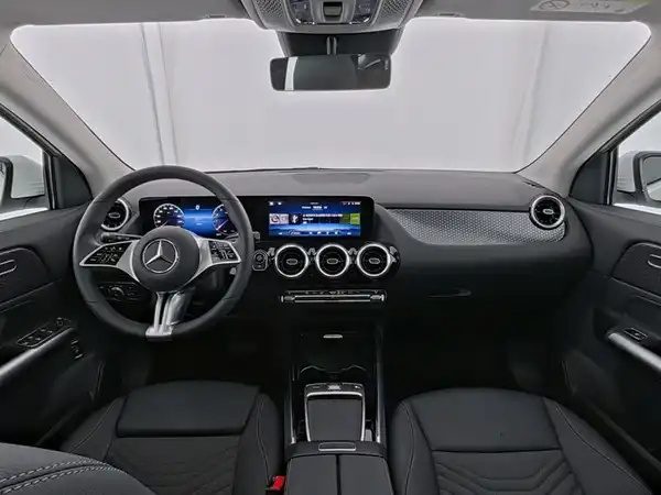 MERCEDES-BENZ GLA 200 (8/10)
