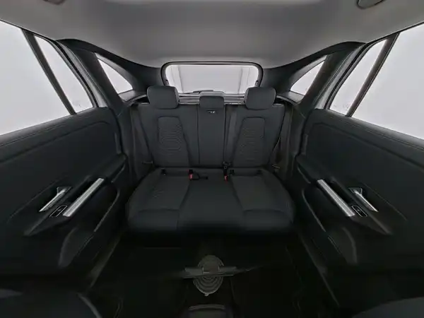 MERCEDES-BENZ GLA 200 (9/10)