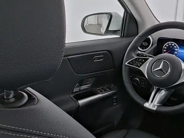 MERCEDES-BENZ GLA 200 (10/10)