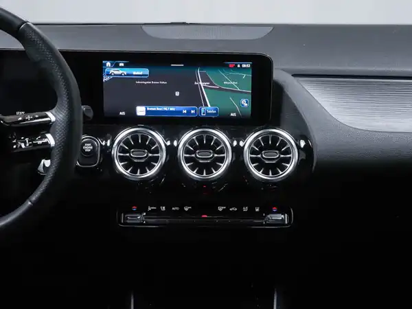 MERCEDES-BENZ GLA 250 e (8/10)