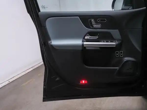 MERCEDES-BENZ GLA 250 e (9/10)