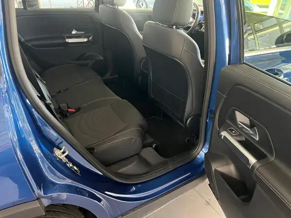 MERCEDES-BENZ GLB 180 d (11/30)