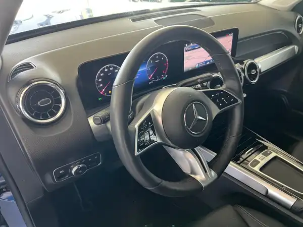 MERCEDES-BENZ GLB 180 d (17/30)