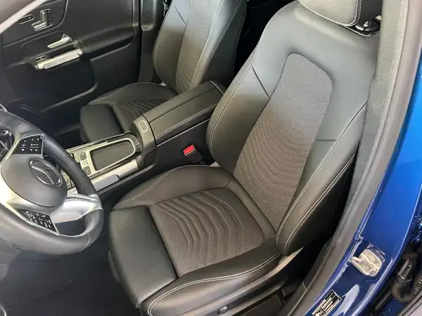MERCEDES-BENZ GLB 180 d (18/30)