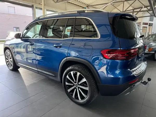 MERCEDES-BENZ GLB 180 d (3/30)