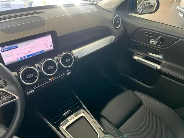 MERCEDES-BENZ GLB 180 d (30/30)