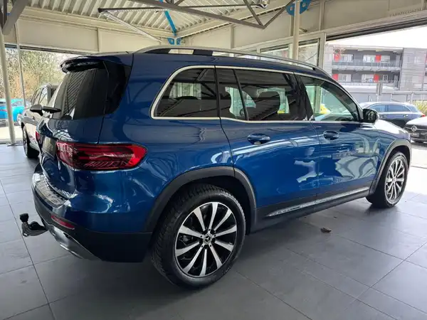 MERCEDES-BENZ GLB 180 d (4/30)