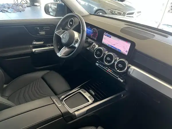MERCEDES-BENZ GLB 180 d (9/30)