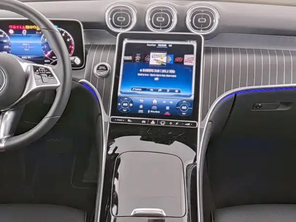 MERCEDES-BENZ GLC 200 (6/10)