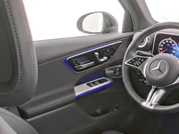 MERCEDES-BENZ GLC 200 (10/10)