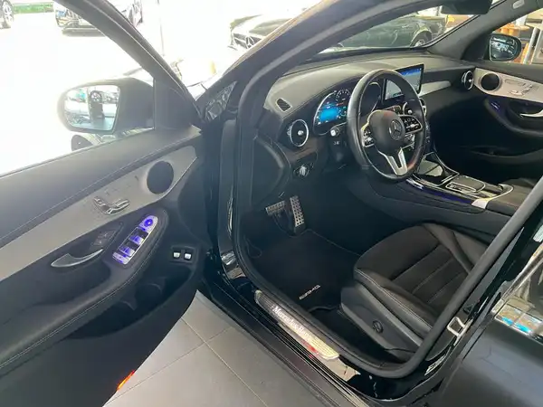 MERCEDES-BENZ GLC 300 e 4M (8/24)
