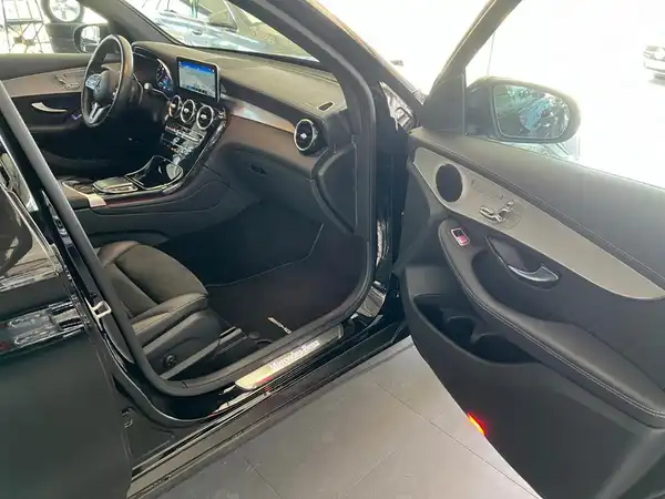 MERCEDES-BENZ GLC 300 e 4M (10/24)