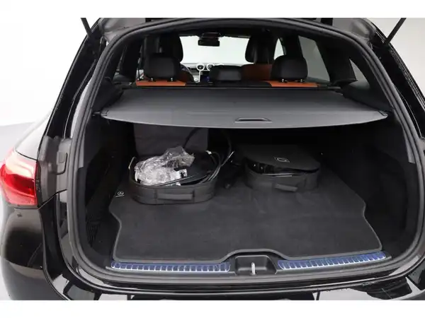 MERCEDES-BENZ GLC 300 e 4M (12/30)