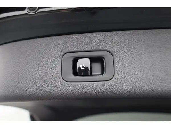 MERCEDES-BENZ GLC 300 e 4M (15/30)