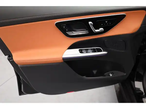 MERCEDES-BENZ GLC 300 e 4M (9/30)