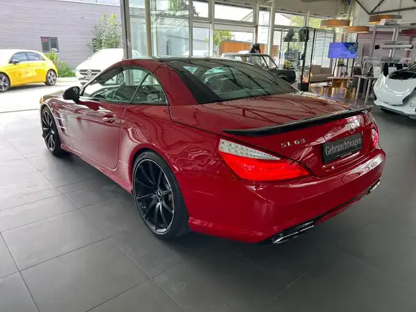 MERCEDES-BENZ SL 63 AMG (10/30)