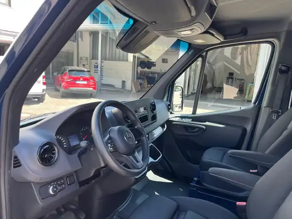 MERCEDES-BENZ Sprinter 215 CDI (7/22)