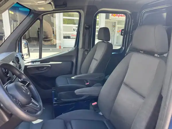 MERCEDES-BENZ Sprinter 215 CDI (8/22)