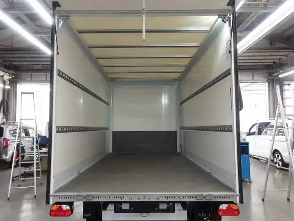 MERCEDES-BENZ Sprinter 317 Koffer (8/12)