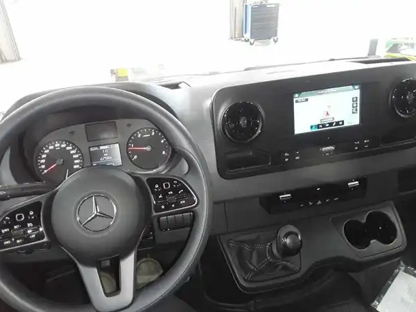 MERCEDES-BENZ Sprinter 317 Koffer (9/12)