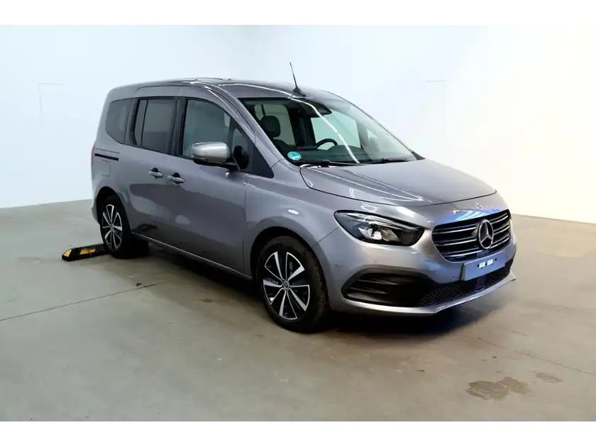 MERCEDES-BENZ T 180 d Progressive (1/9)