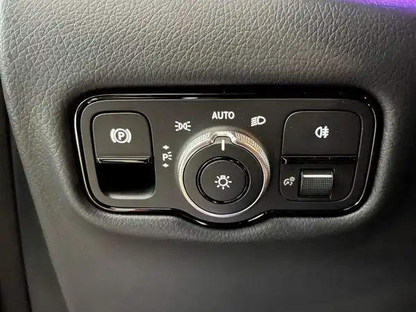 MERCEDES-BENZ V 220 d (29/31)