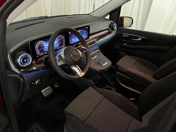 MERCEDES-BENZ V 220 d (8/31)