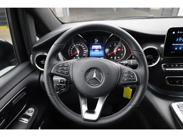 MERCEDES-BENZ V 300d (28/29)