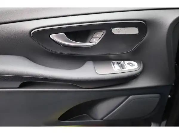 MERCEDES-BENZ V 220 d (9/23)