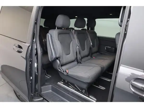 MERCEDES-BENZ V 300d (16/28)