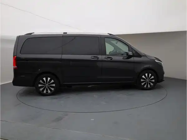 MERCEDES-BENZ V 300d (6/28)