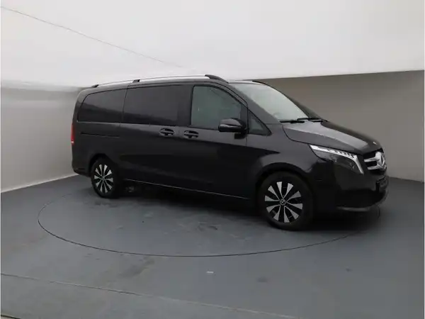 MERCEDES-BENZ V 300d (7/28)