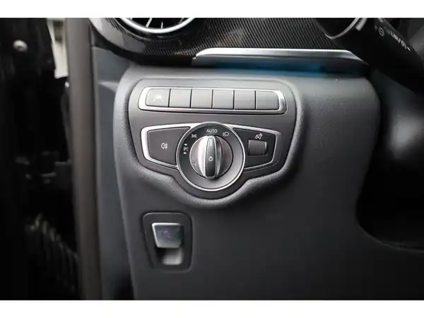 MERCEDES-BENZ V 300d (10/28)