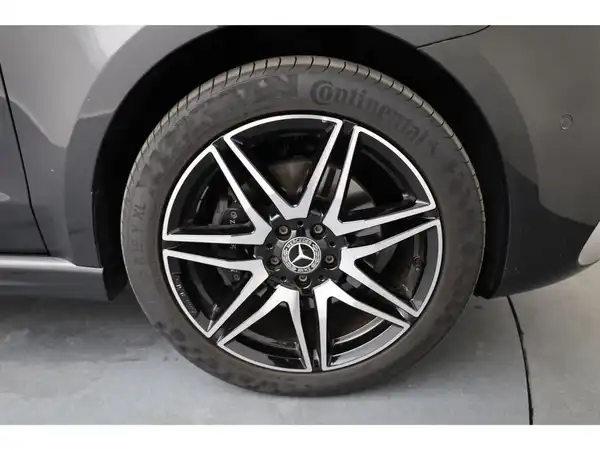 MERCEDES-BENZ V 220 d (29/30)