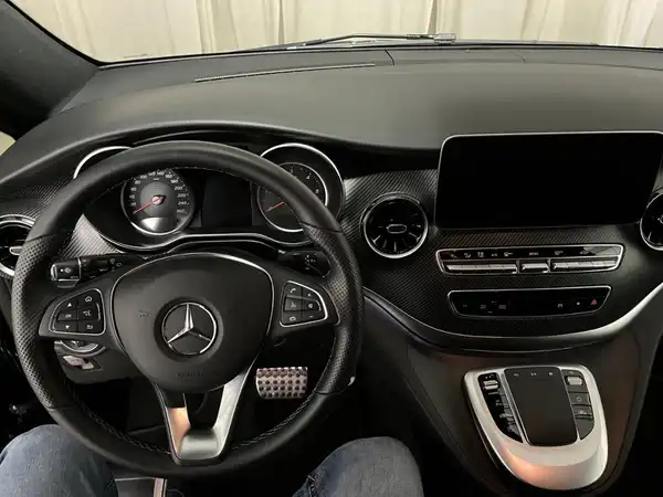 MERCEDES-BENZ V 220 d (9/23)