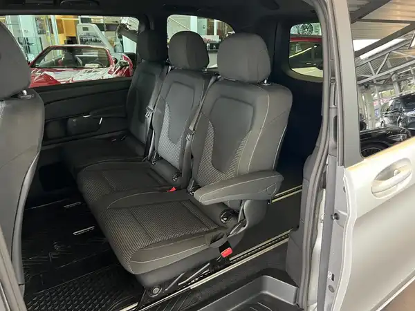 MERCEDES-BENZ V 300 d 4M (12/25)