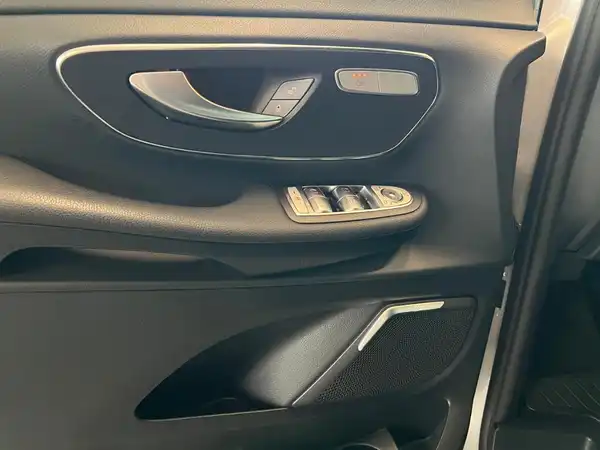 MERCEDES-BENZ V 300 d 4M (13/25)