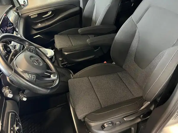 MERCEDES-BENZ V 300 d 4M (15/25)