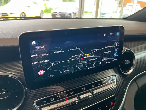 MERCEDES-BENZ V 300 d 4M (18/25)