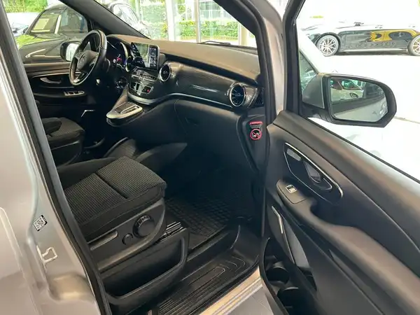 MERCEDES-BENZ V 300 d 4M (9/25)