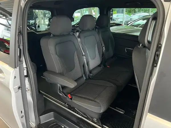 MERCEDES-BENZ V 300 d 4M (10/25)
