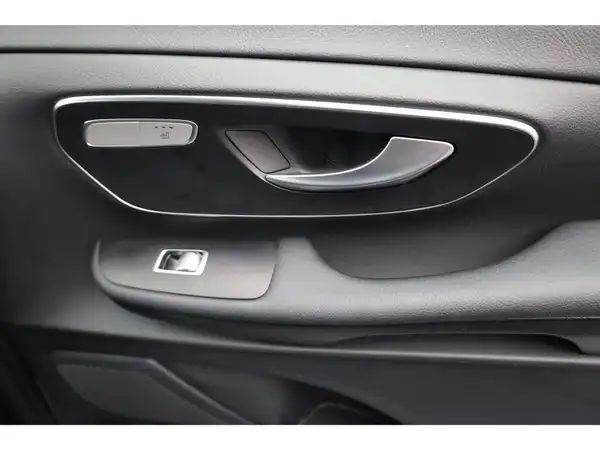 MERCEDES-BENZ V 250 d (15/22)